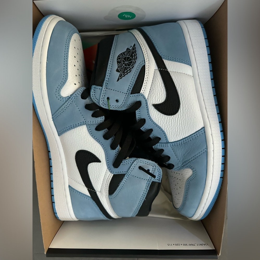 Air Jordan 1 Retro High OG 'University Blue'